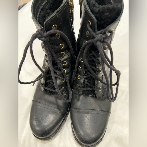 UGG Kilmer II Black Combat Moto Boots w/ Chunky Sole and Exposed Shearling Sz 9 - Picture 13 of 14